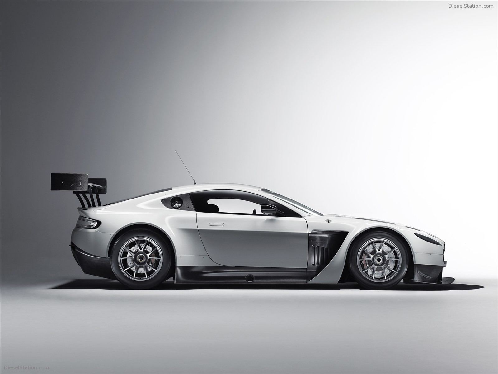 Aston Martin V12 Vantage GT3 2012